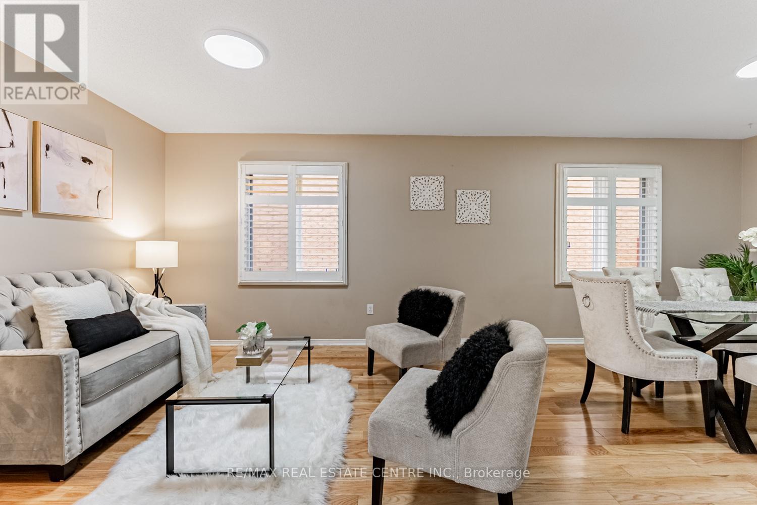 8 Mannel Crescent, Brampton, Ontario  L6Y 5E1 - Photo 6 - W12458168