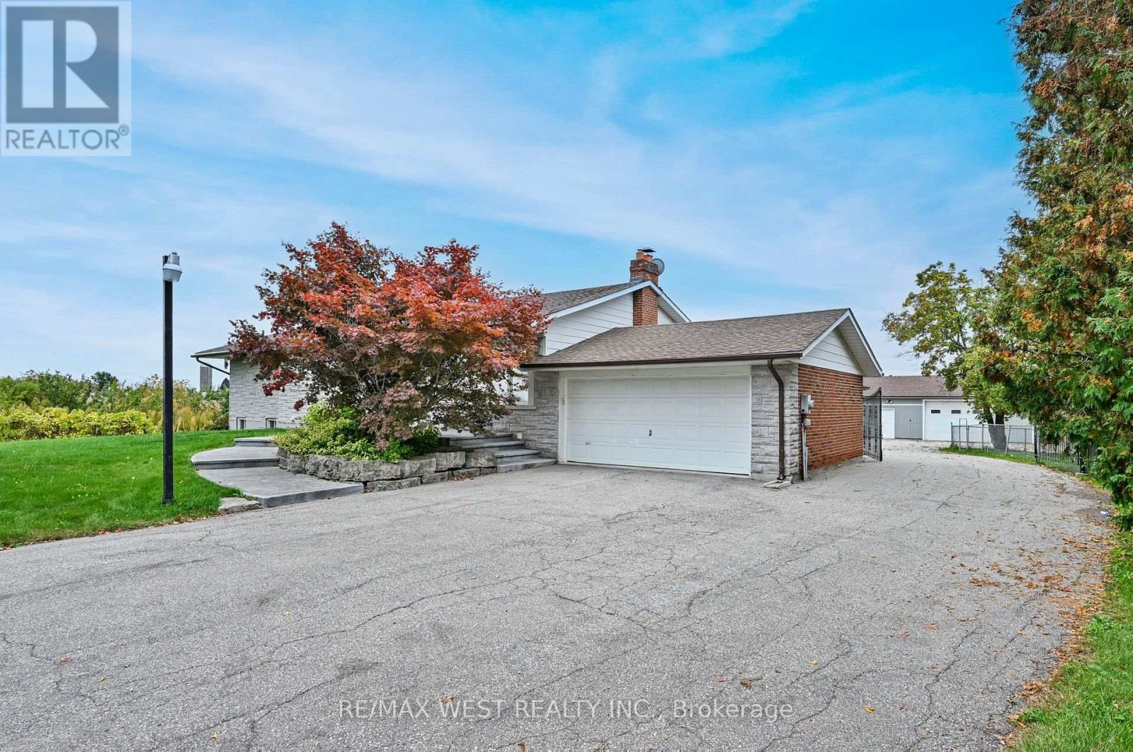 12370 Creditview Road, Caledon, Ontario  L7C 1X9 - Photo 2 - W12458196