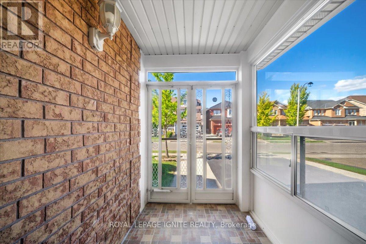 63 Eastbrook Way, Brampton, Ontario  L6P 1K6 - Photo 6 - W12458202
