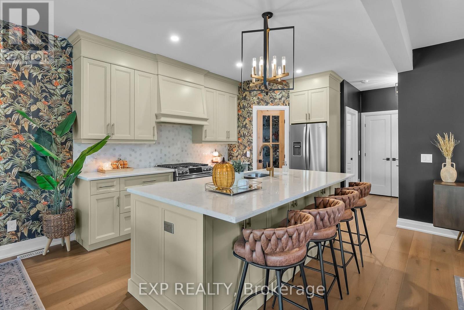 155 Susan Drive, Pelham, Ontario  L2E 7K8 - Photo 6 - X12457576