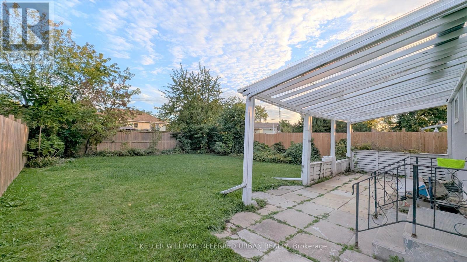 386 Welland Avenue W, St. Catharines, Ontario  L2R 2R4 - Photo 2 - X12458162