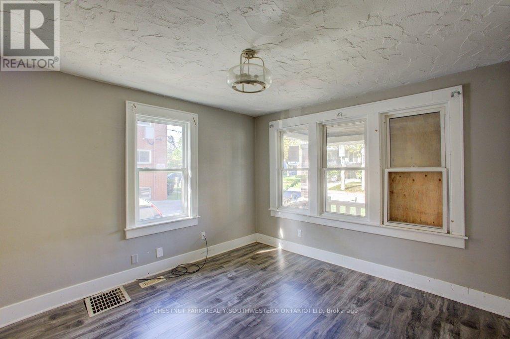 3185 Donnelly Street, Windsor, Ontario  N9C 1M3 - Photo 11 - X12458171