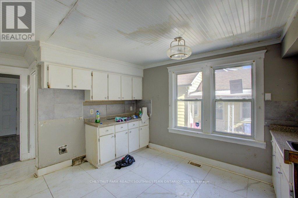 3185 Donnelly Street, Windsor, Ontario  N9C 1M3 - Photo 13 - X12458171