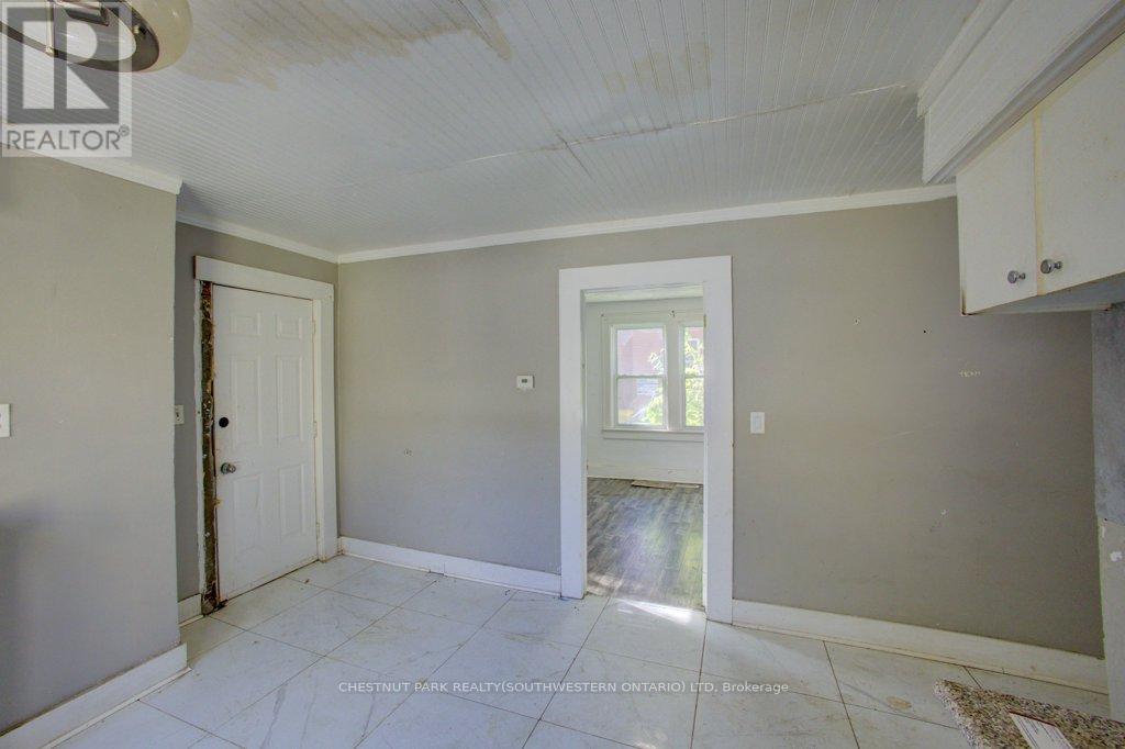 3185 Donnelly Street, Windsor, Ontario  N9C 1M3 - Photo 14 - X12458171