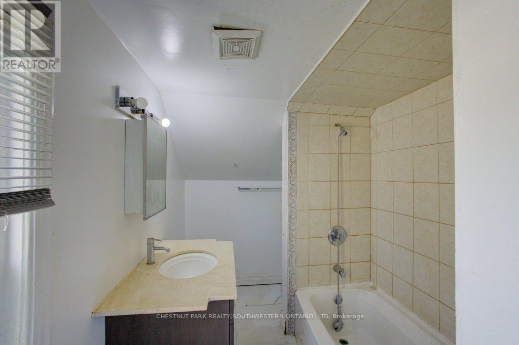 3185 Donnelly Street, Windsor, Ontario  N9C 1M3 - Photo 23 - X12458171