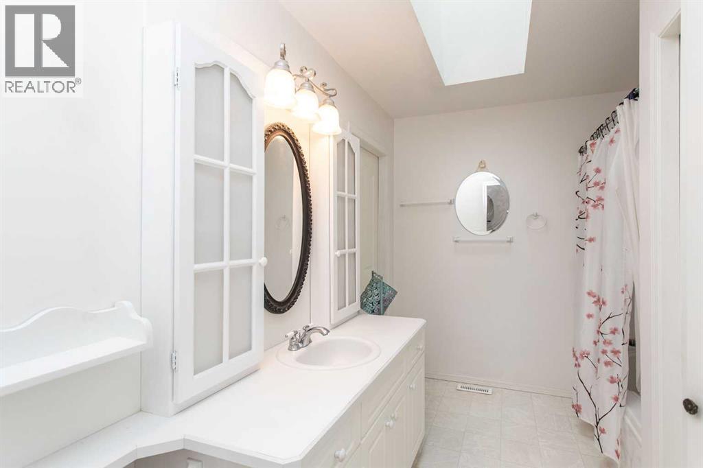 4727 49a Avenue, Lacombe, Alberta  T4L 1N4 - Photo 9 - A2263444