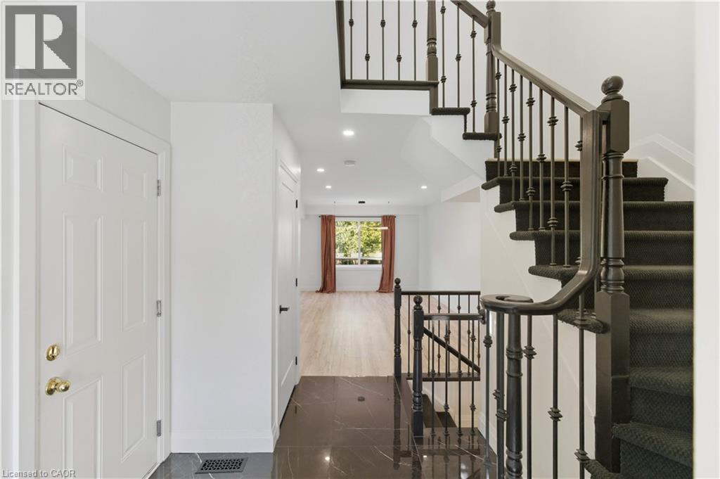 150 East 38th Street, Hamilton, Ontario  L8V 4E7 - Photo 8 - 40778420