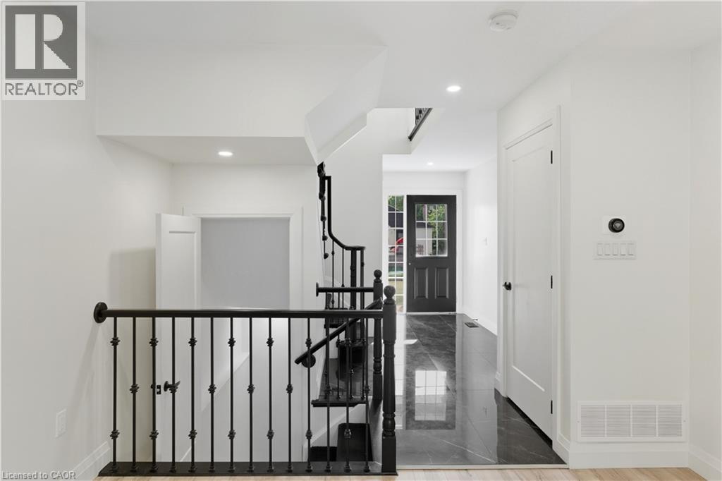 150 East 38th Street, Hamilton, Ontario  L8V 4E7 - Photo 15 - 40778420