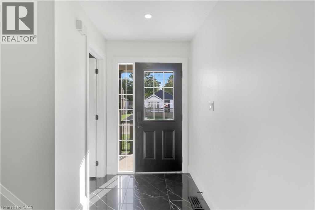 150 East 38th Street, Hamilton, Ontario  L8V 4E7 - Photo 5 - 40778420