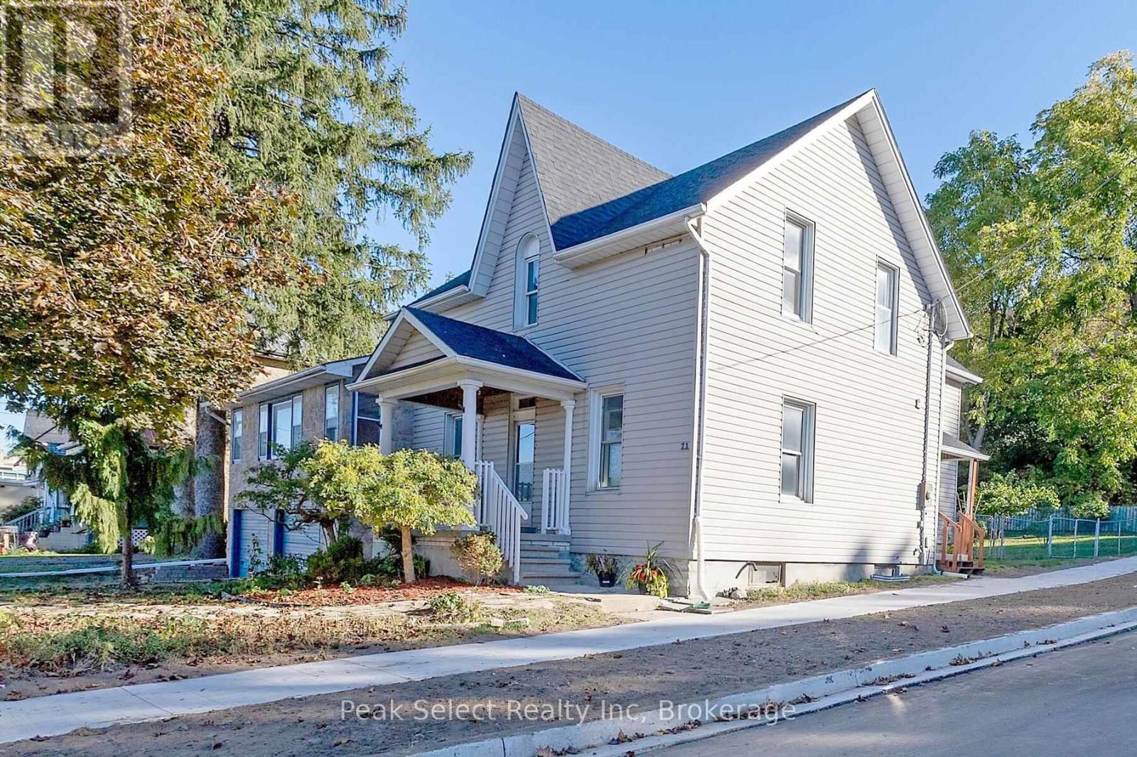 71 Wellington Street S, St. Marys, Ontario  N4X 1C1 - Photo 3 - X12458206