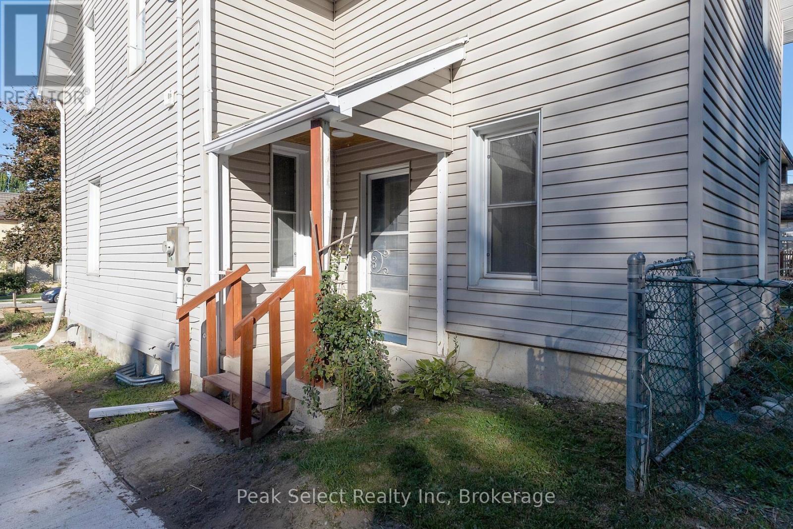 71 Wellington Street S, St. Marys, Ontario  N4X 1C1 - Photo 6 - X12458206