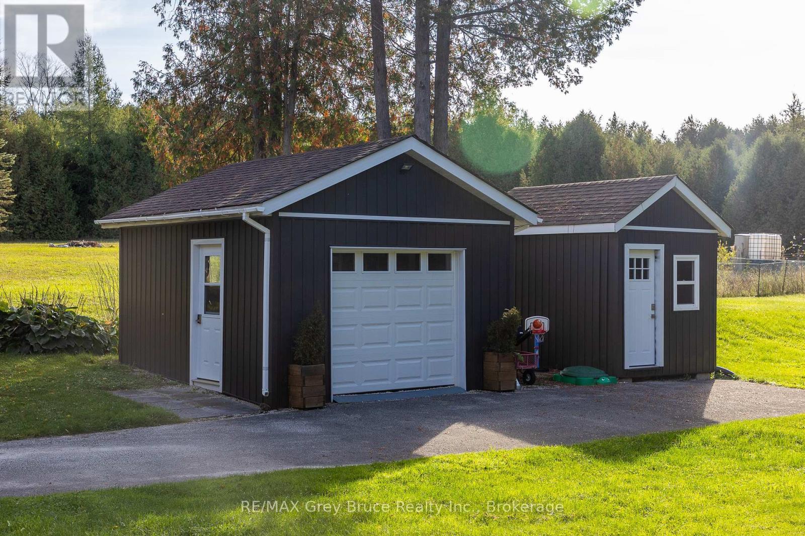 495204 Traverston Road, West Grey, Ontario  N0C 1H0 - Photo 46 - X12458226