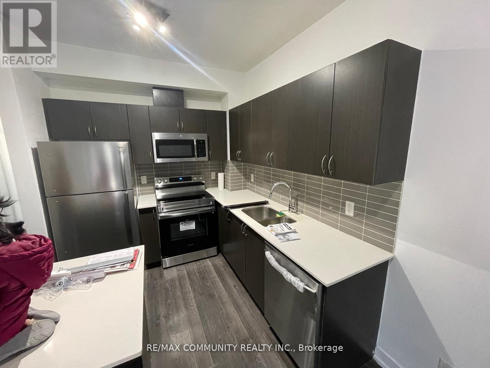 216 - 3560 St Clair Avenue E, Toronto, Ontario  M1K 0A9 - Photo 2 - E12458223