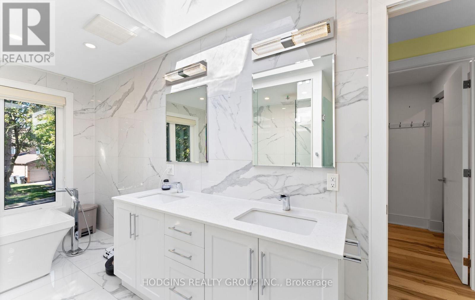 1670 Caverly Court, Mississauga, Ontario  L5L 3L7 - Photo 26 - W12458225