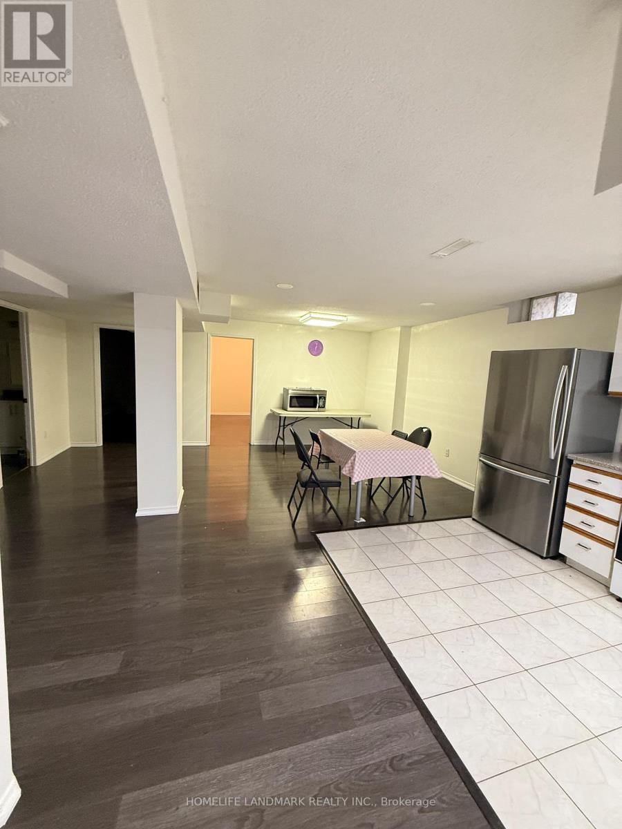 5932 Hemingway Road, Mississauga, Ontario  L5M 5M1 - Photo 4 - W12458227