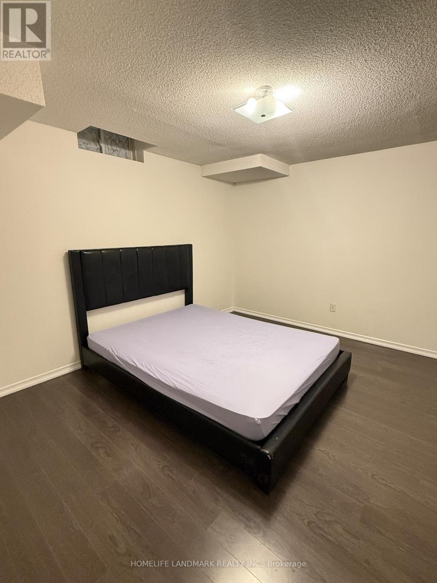 5932 Hemingway Road, Mississauga, Ontario  L5M 5M1 - Photo 5 - W12458227