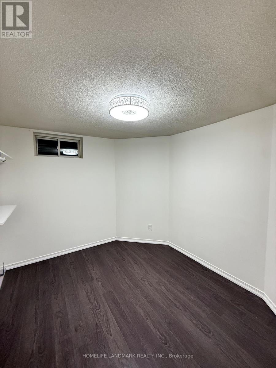 5932 Hemingway Road, Mississauga, Ontario  L5M 5M1 - Photo 7 - W12458227