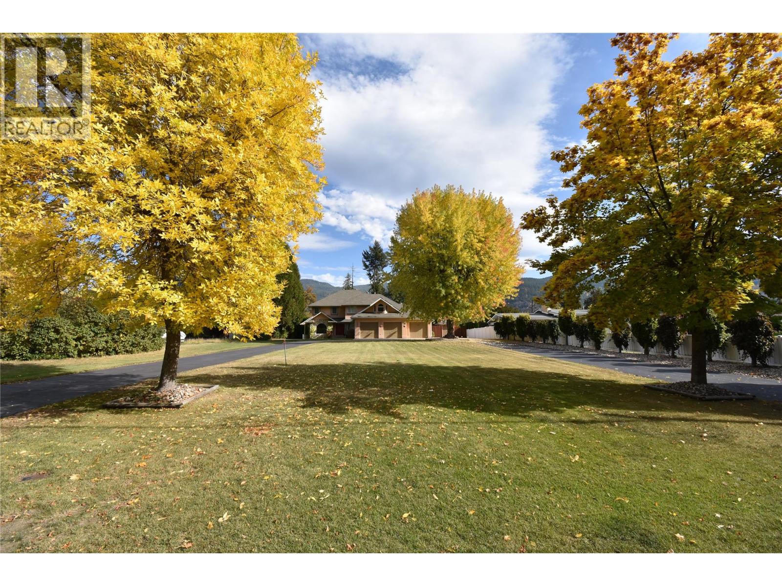 2601 9th Avenue, Castlegar, British Columbia