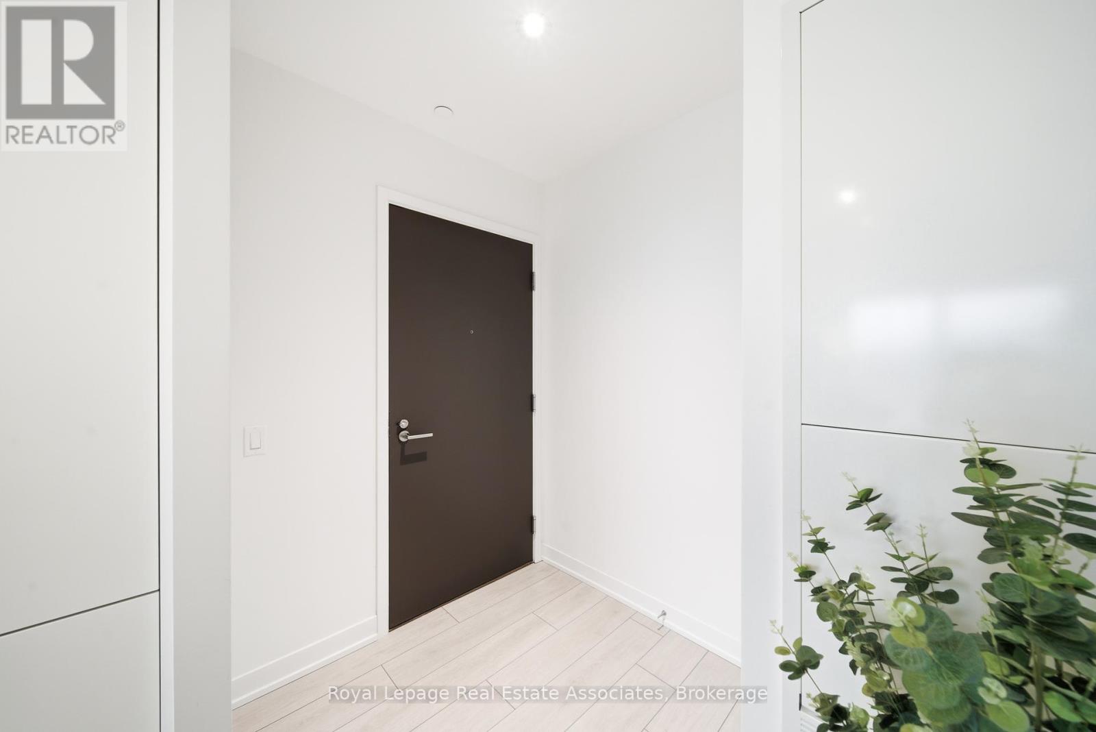 1005 - 39 Mary St Street, Barrie, Ontario  L4N 1S9 - Photo 4 - S12453678