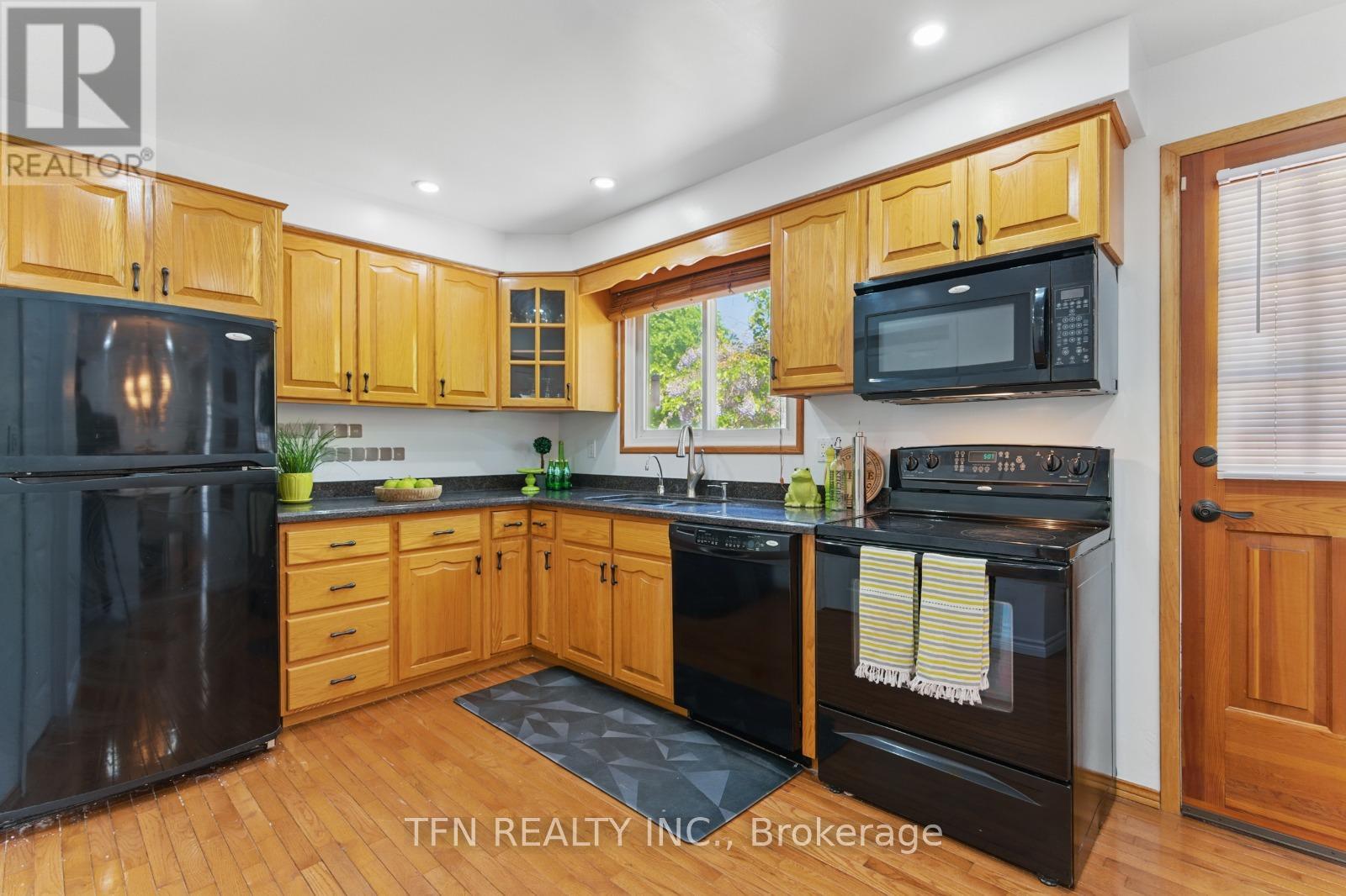 4124 Preston Avenue, Niagara Falls, Ontario  L2H 2C5 - Photo 15 - X12458216