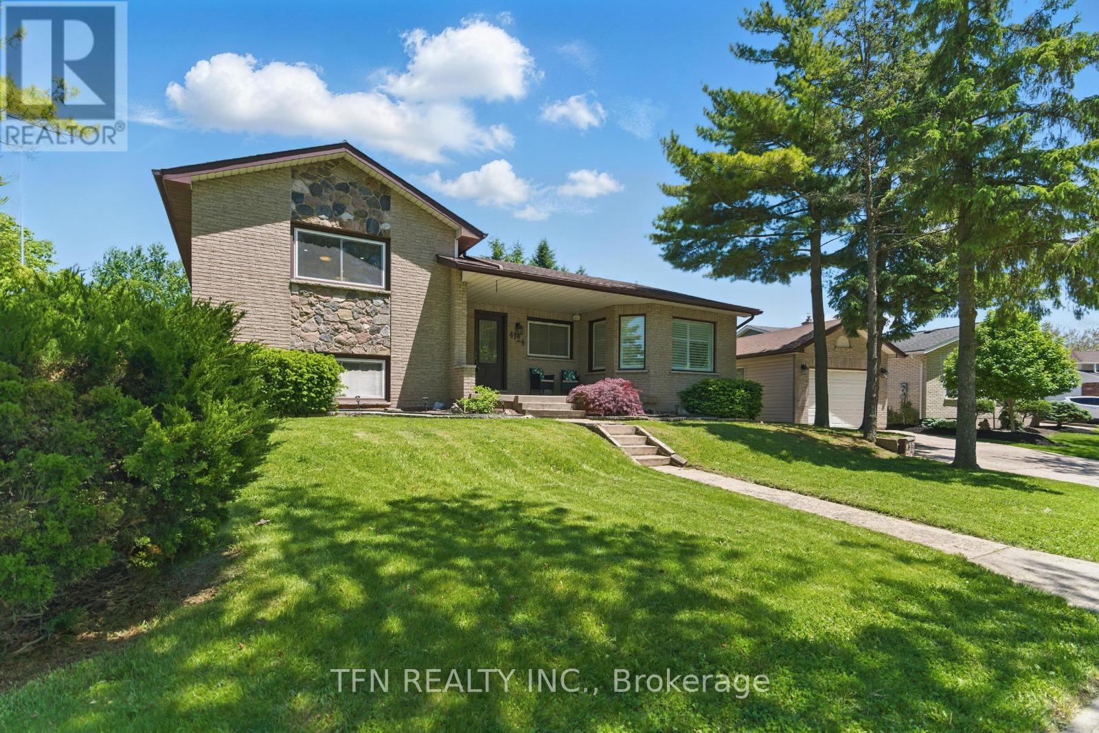 4124 Preston Avenue, Niagara Falls, Ontario  L2H 2C5 - Photo 3 - X12458216