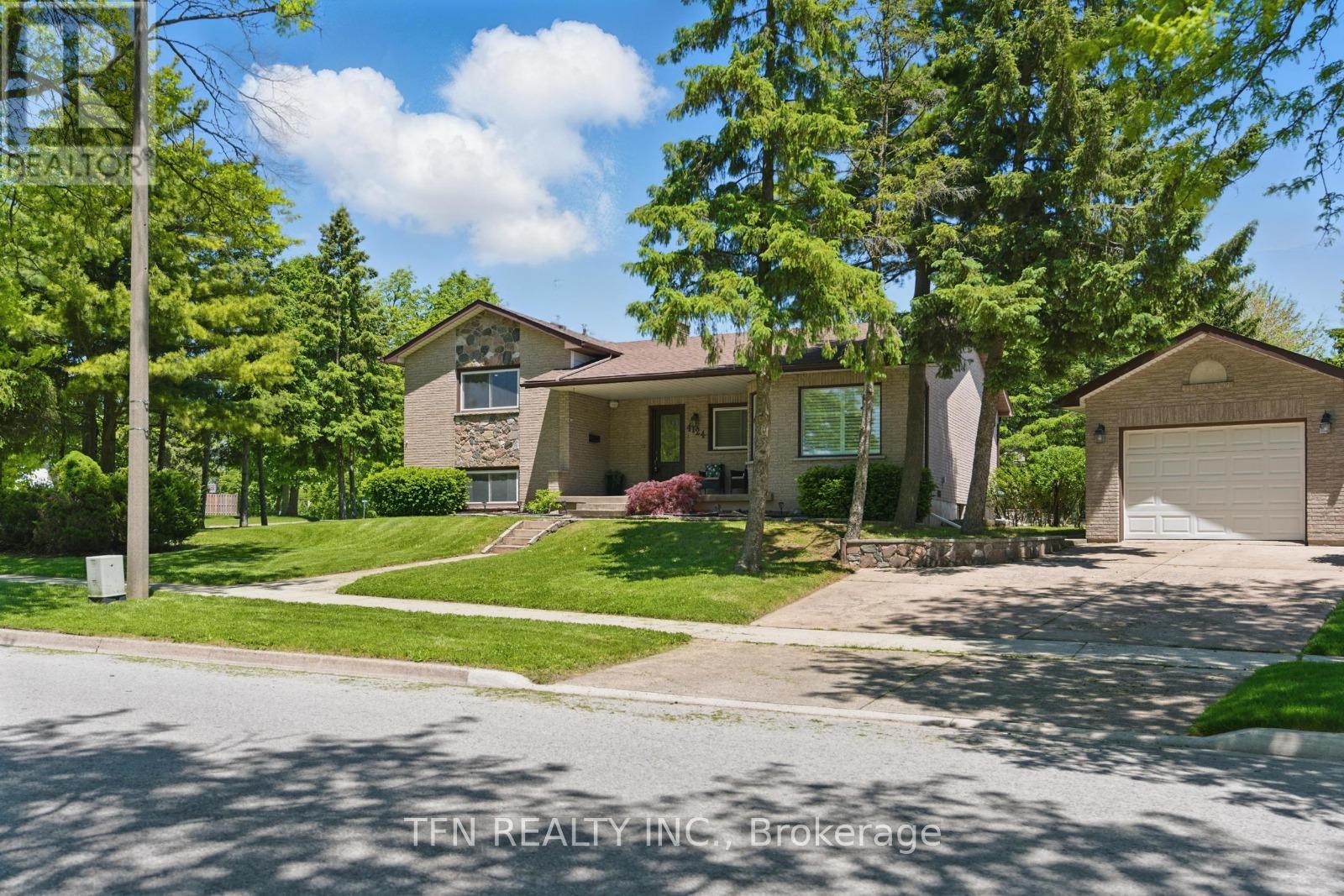 4124 Preston Avenue, Niagara Falls, Ontario  L2H 2C5 - Photo 4 - X12458216