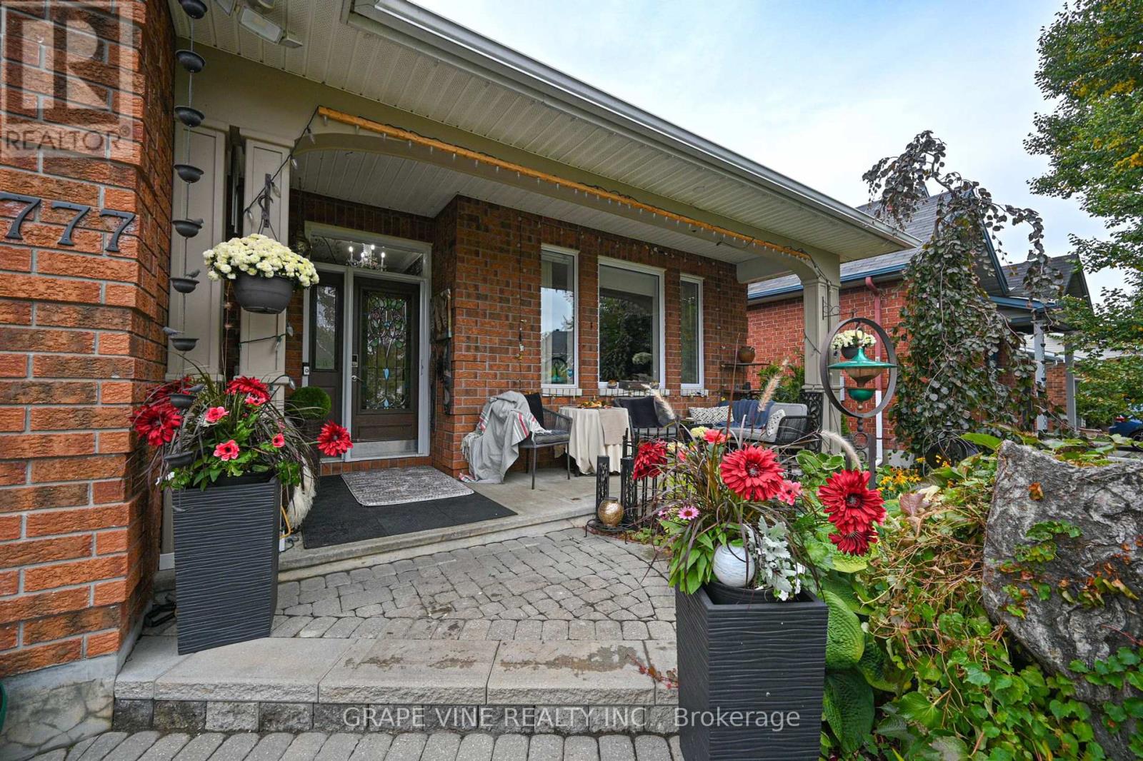 777 Rolling River Crescent, Ottawa, Ontario  K1V 1M2 - Photo 2 - X12458250