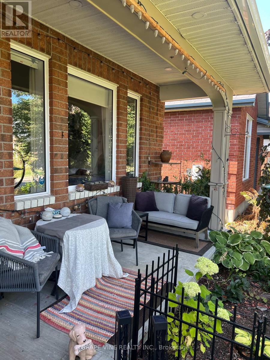 777 Rolling River Crescent, Ottawa, Ontario  K1V 1M2 - Photo 3 - X12458250
