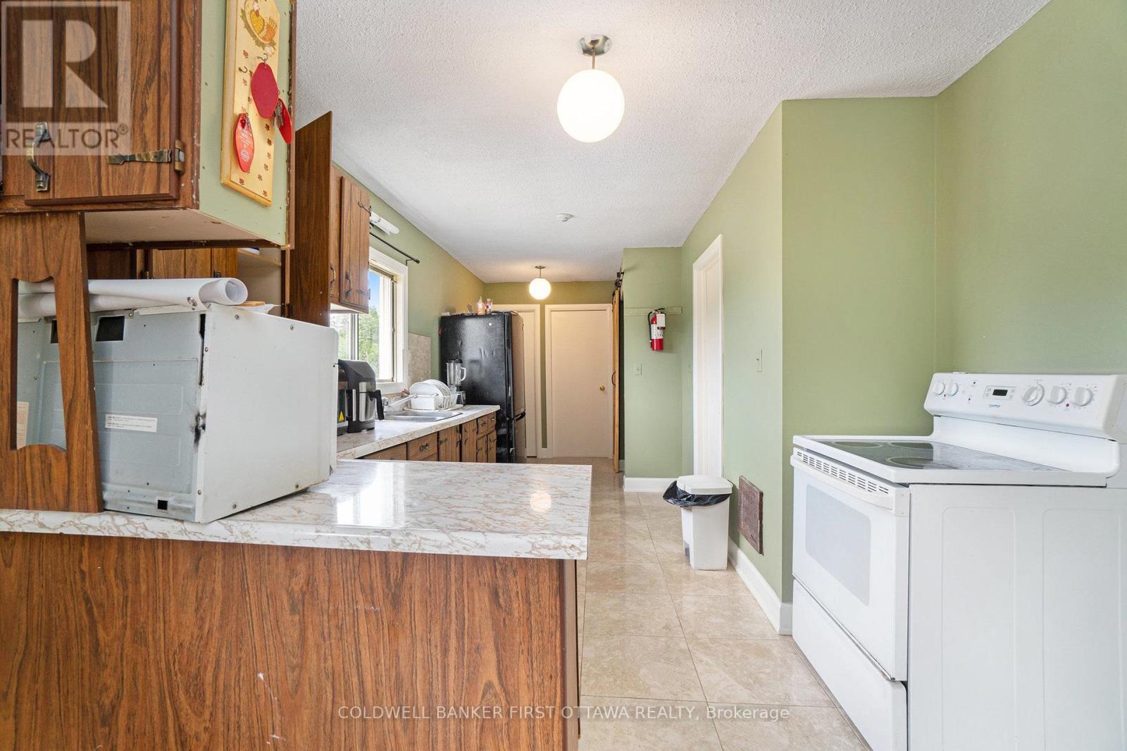 9628 Hwy 509, North Frontenac, Ontario  K0H 2J0 - Photo 19 - X12458276