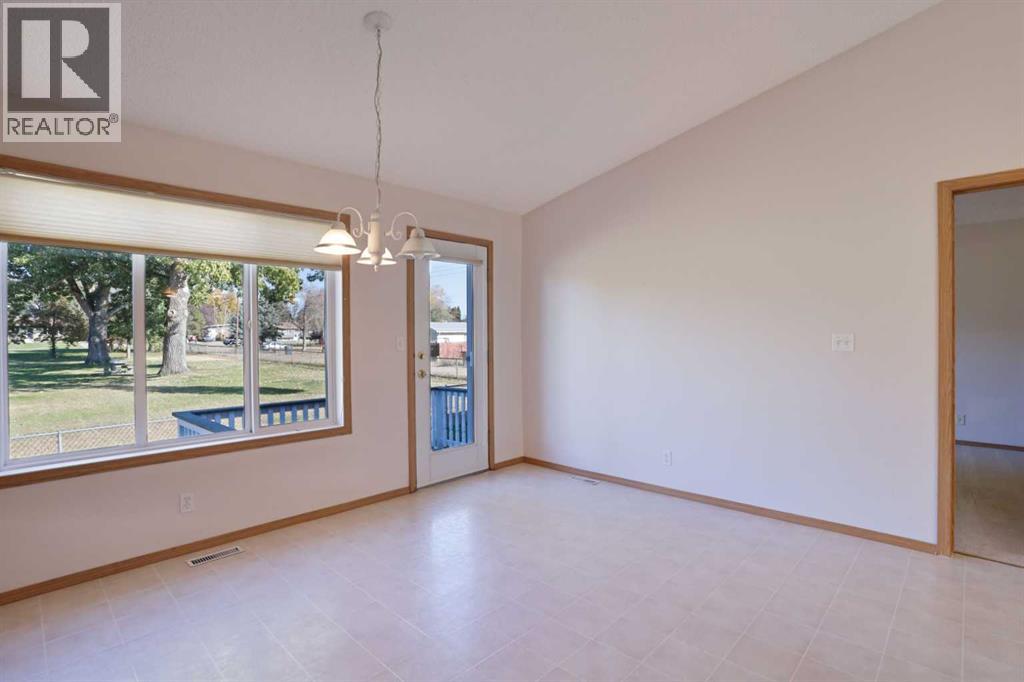 13 Fairview Park Lane W, Brooks, Alberta  T1R 1G9 - Photo 14 - A2263773