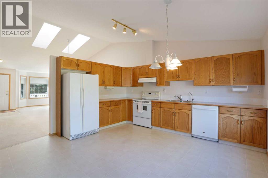 13 Fairview Park Lane W, Brooks, Alberta  T1R 1G9 - Photo 11 - A2263773