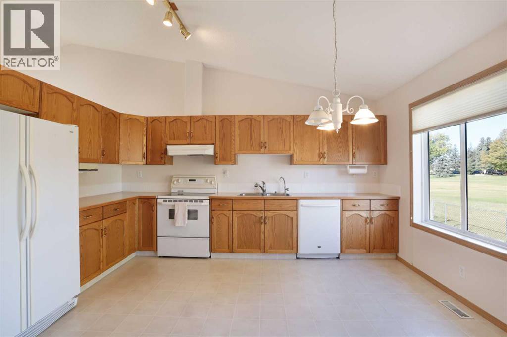 13 Fairview Park Lane W, Brooks, Alberta  T1R 1G9 - Photo 10 - A2263773
