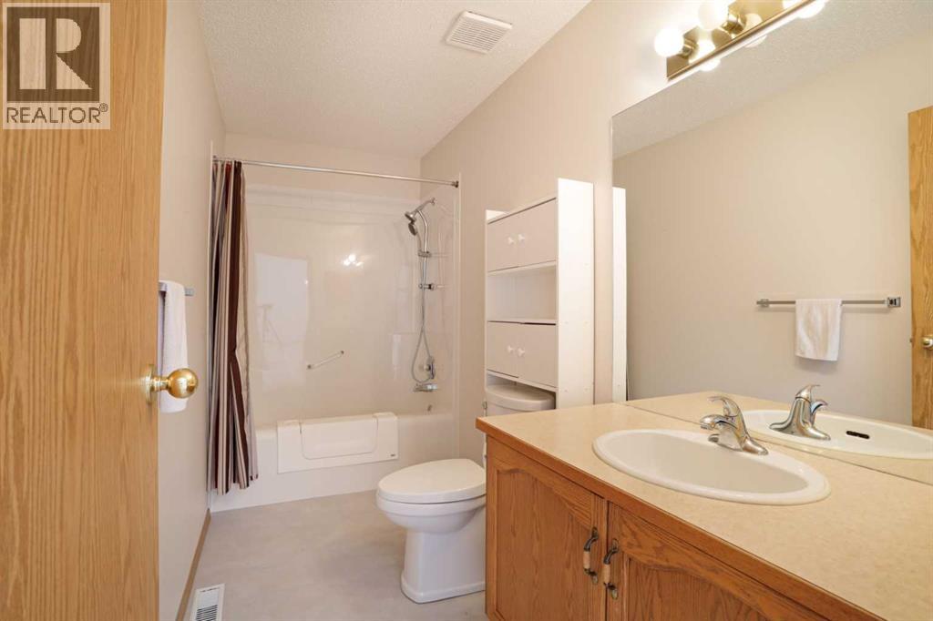 13 Fairview Park Lane W, Brooks, Alberta  T1R 1G9 - Photo 18 - A2263773