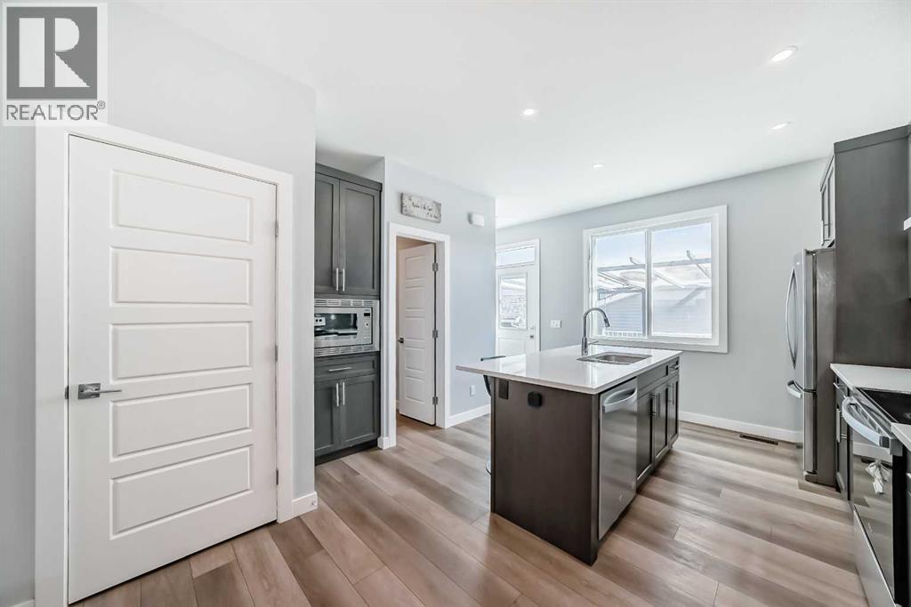 124 Chelsea Glen, Chestermere, Alberta  T1X 2P4 - Photo 4 - A2258924
