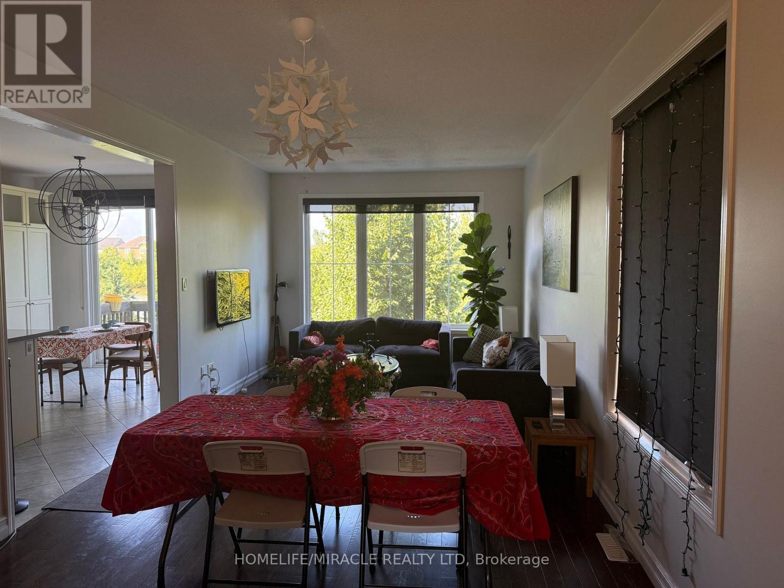 422 Cavanagh Lane, Milton, Ontario  L9T 8G6 - Photo 11 - W12312698