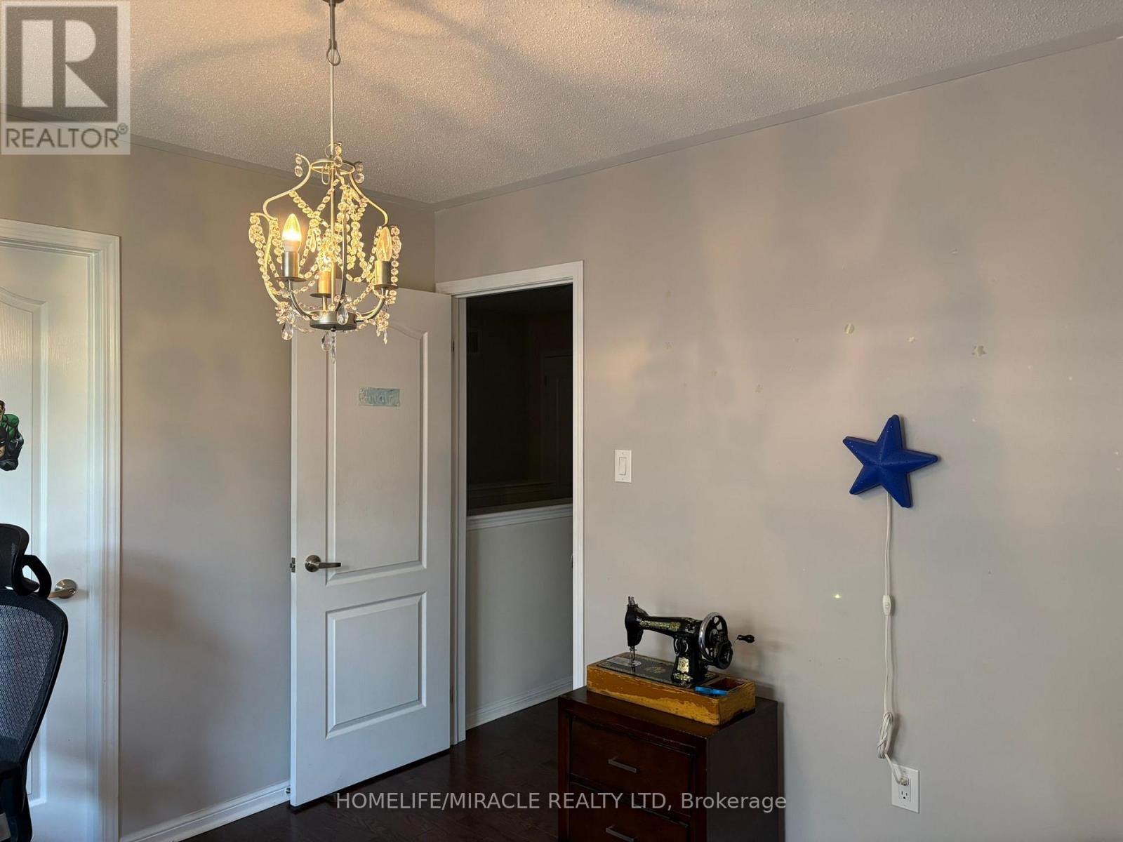 422 Cavanagh Lane, Milton, Ontario  L9T 8G6 - Photo 20 - W12312698