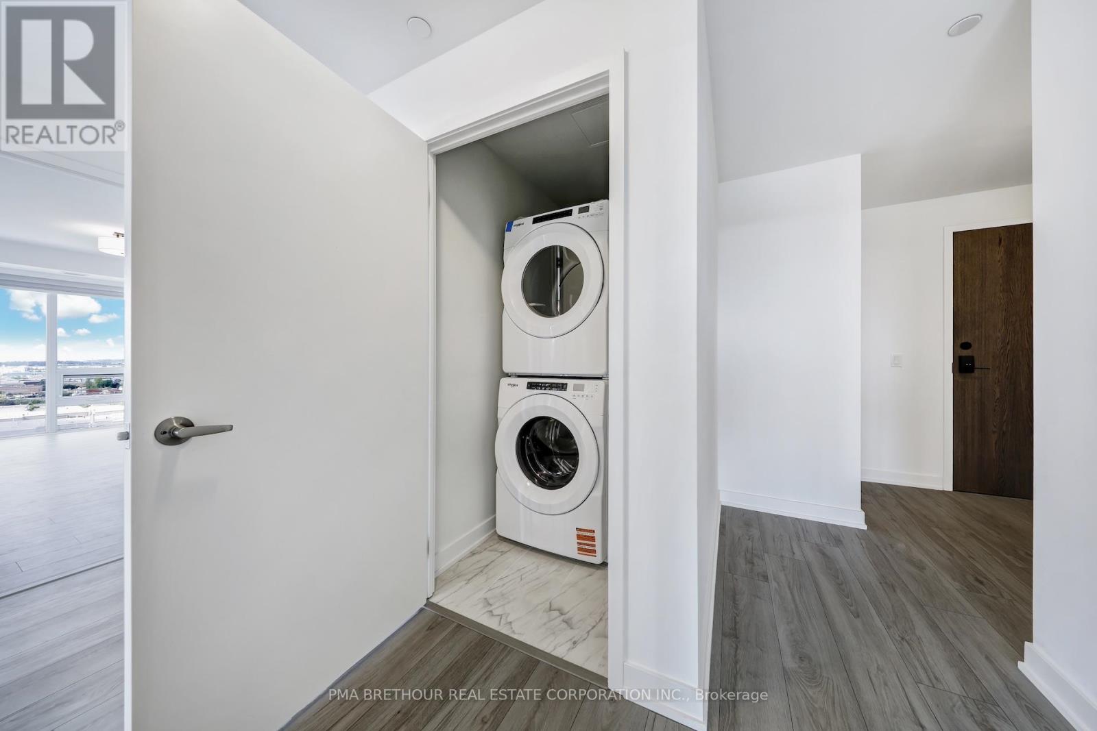 1209 - 1035 Southdown Road, Mississauga, Ontario  L5J 0A2 - Photo 14 - W12378809