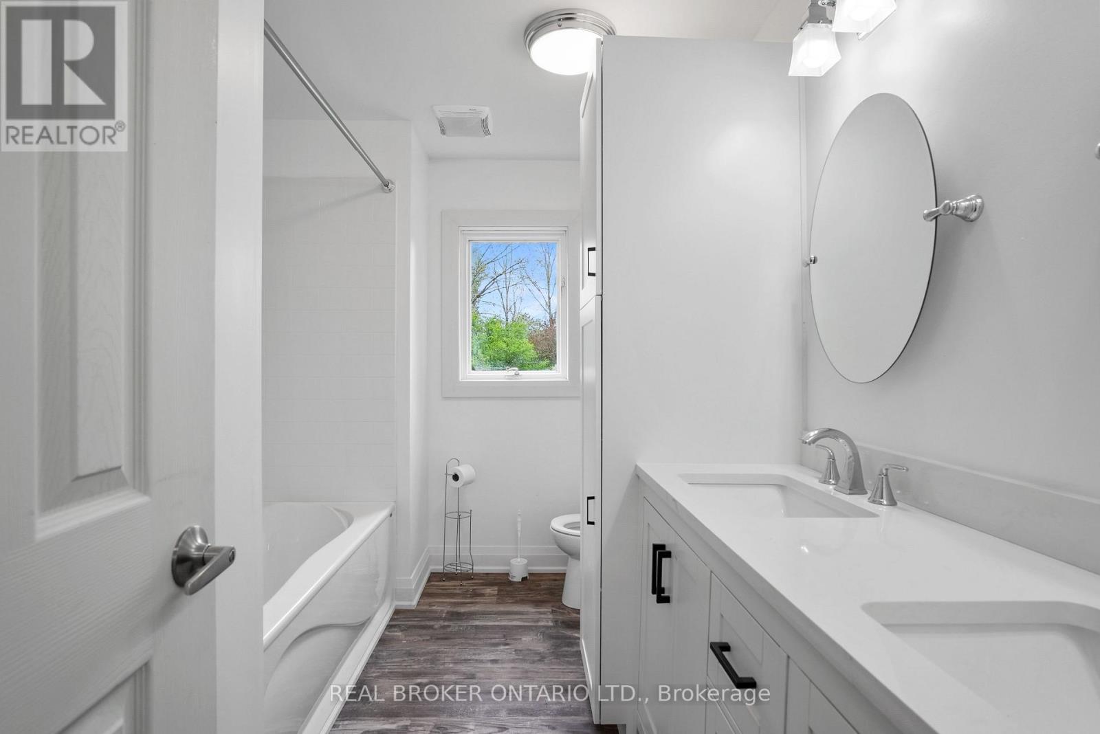 261 Portage Road, Kawartha Lakes, Ontario  K0M 1B0 - Photo 14 - X12052618