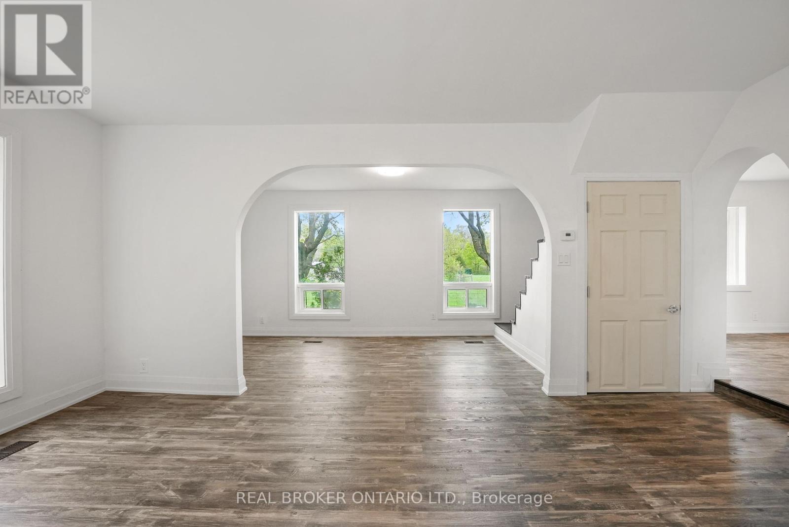 261 Portage Road, Kawartha Lakes, Ontario  K0M 1B0 - Photo 4 - X12052618