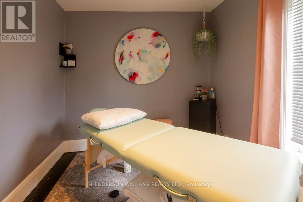 E - 1 Lake Street, Prince Edward County, Ontario  K0K 2T0 - Photo 3 - X12375993