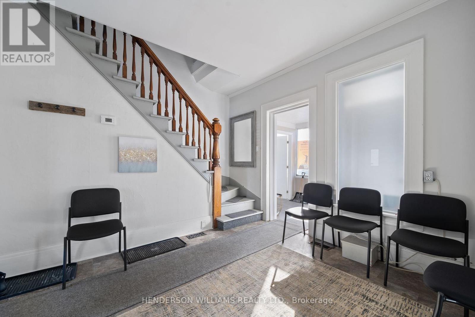 E - 1 Lake Street, Prince Edward County, Ontario  K0K 2T0 - Photo 9 - X12375993