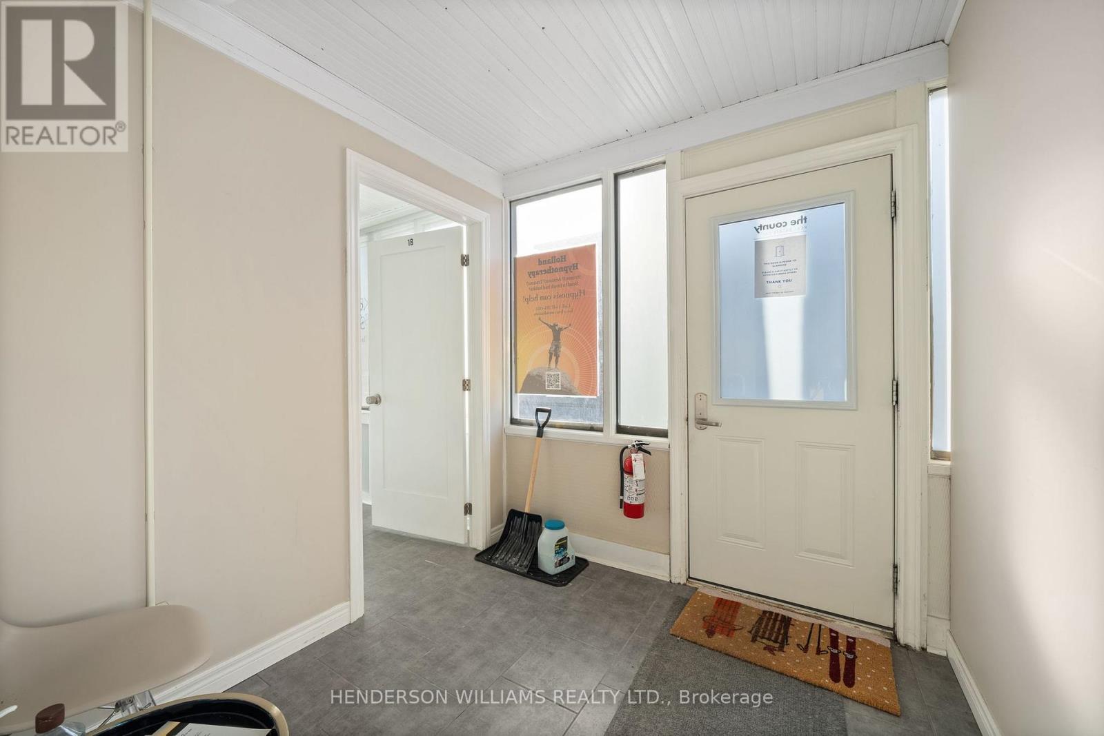 E - 1 Lake Street, Prince Edward County, Ontario  K0K 2T0 - Photo 6 - X12375993