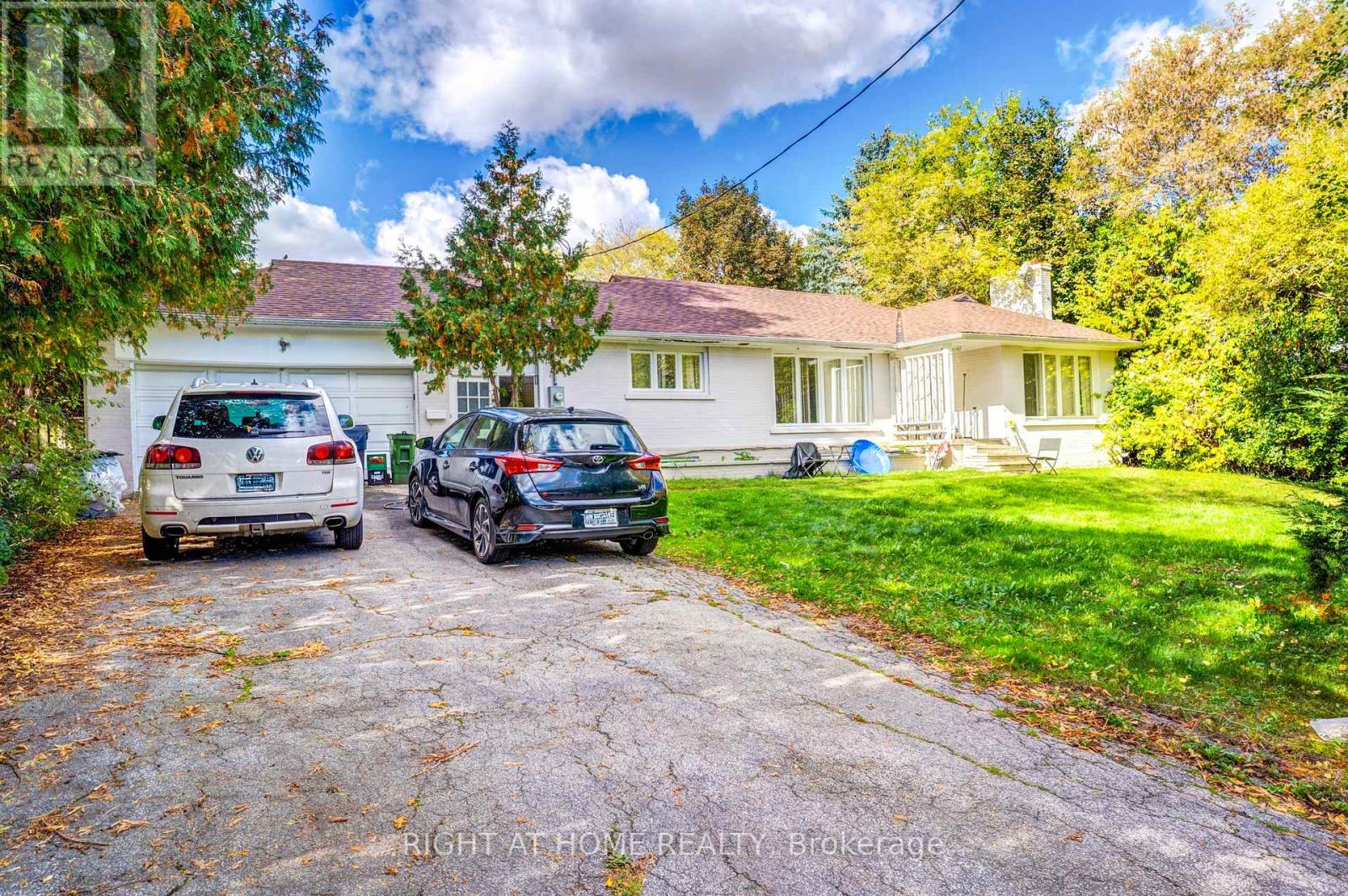 6 Manorcrest Drive, Toronto, Ontario  M2N 5K1 - Photo 6 - C12453355