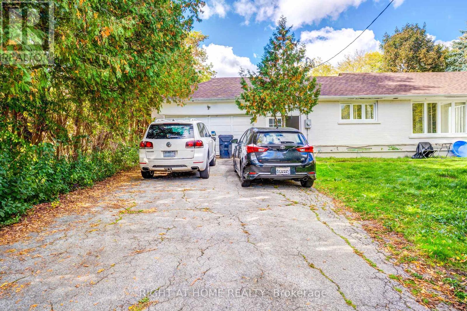 6 Manorcrest Drive, Toronto, Ontario  M2N 5K1 - Photo 8 - C12453355