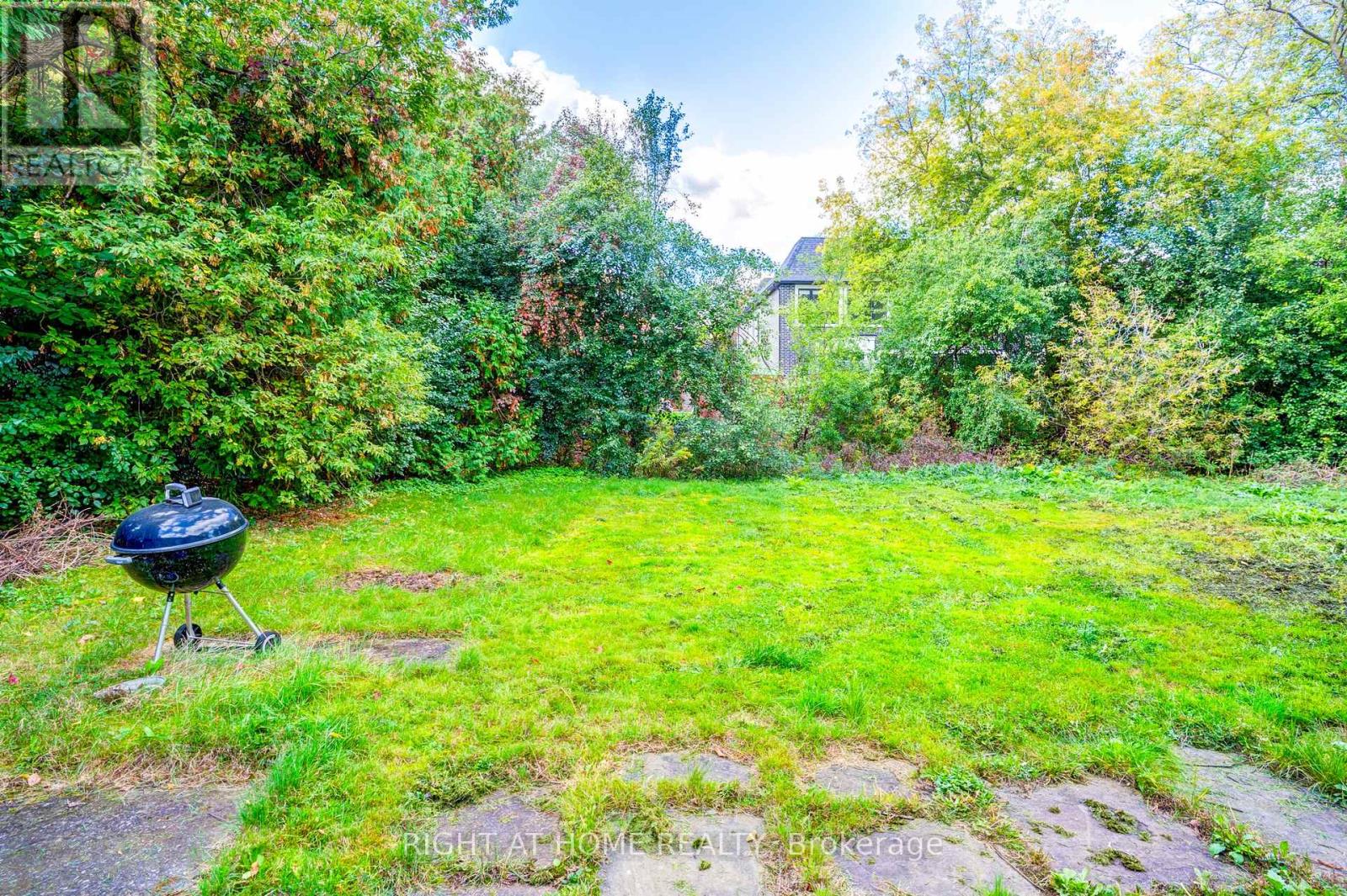 8 Manorcrest Drive, Toronto, Ontario  M2N 5K1 - Photo 13 - C12453359