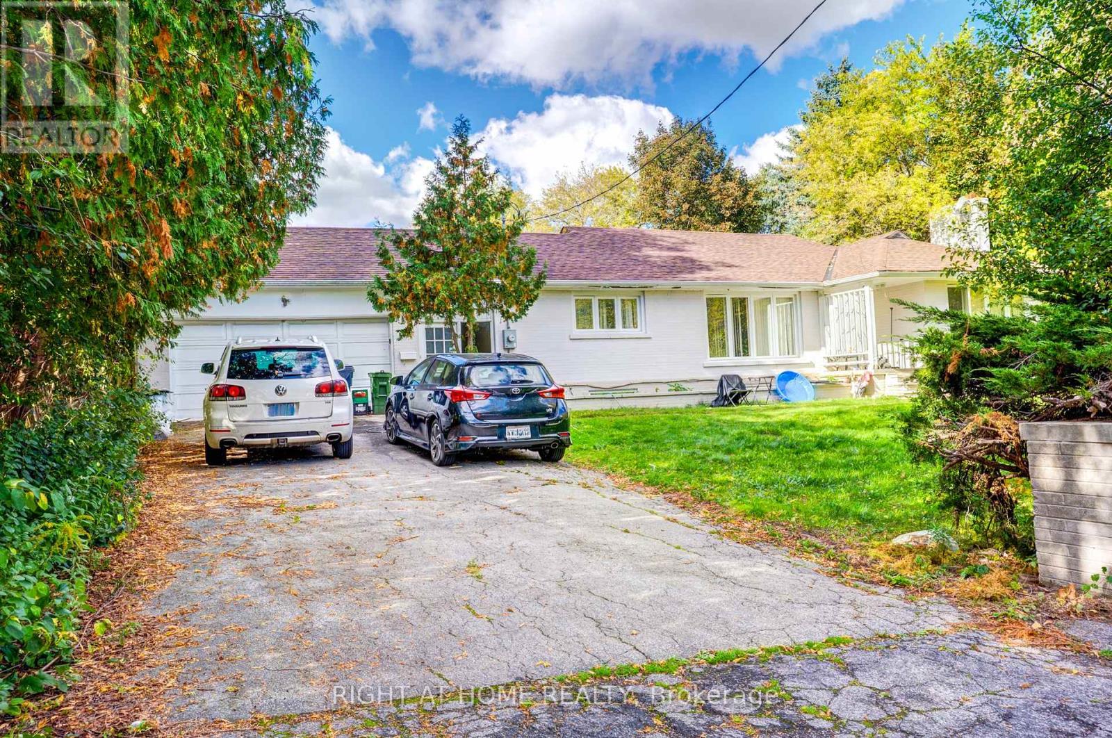 8 Manorcrest Drive, Toronto, Ontario  M2N 5K1 - Photo 5 - C12453359