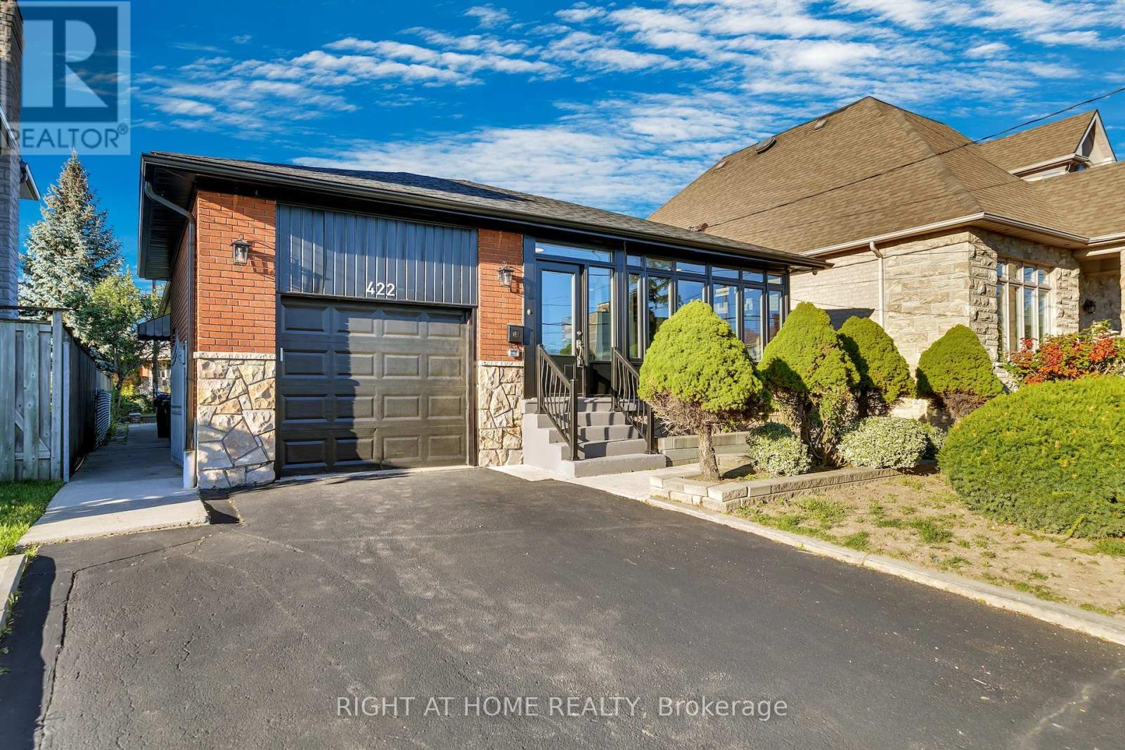 422 Maple Leaf Drive, Toronto, Ontario  M6L 1P7 - Photo 2 - W12455169
