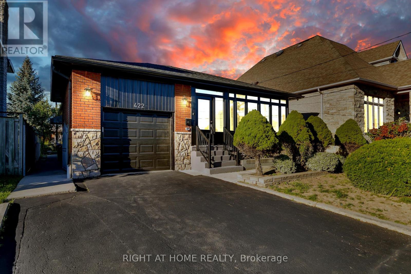422 MAPLE LEAF DRIVE, Toronto, Ontario