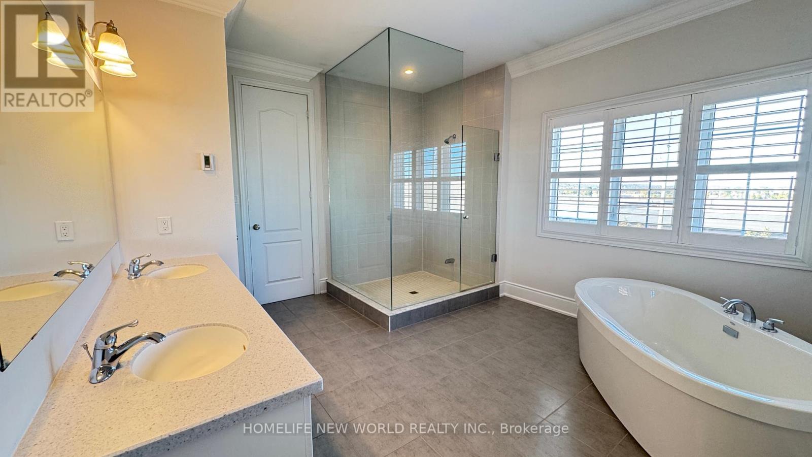 10 Ken Sinclair Crescent, Aurora, Ontario  L4G 3J1 - Photo 14 - N12458230