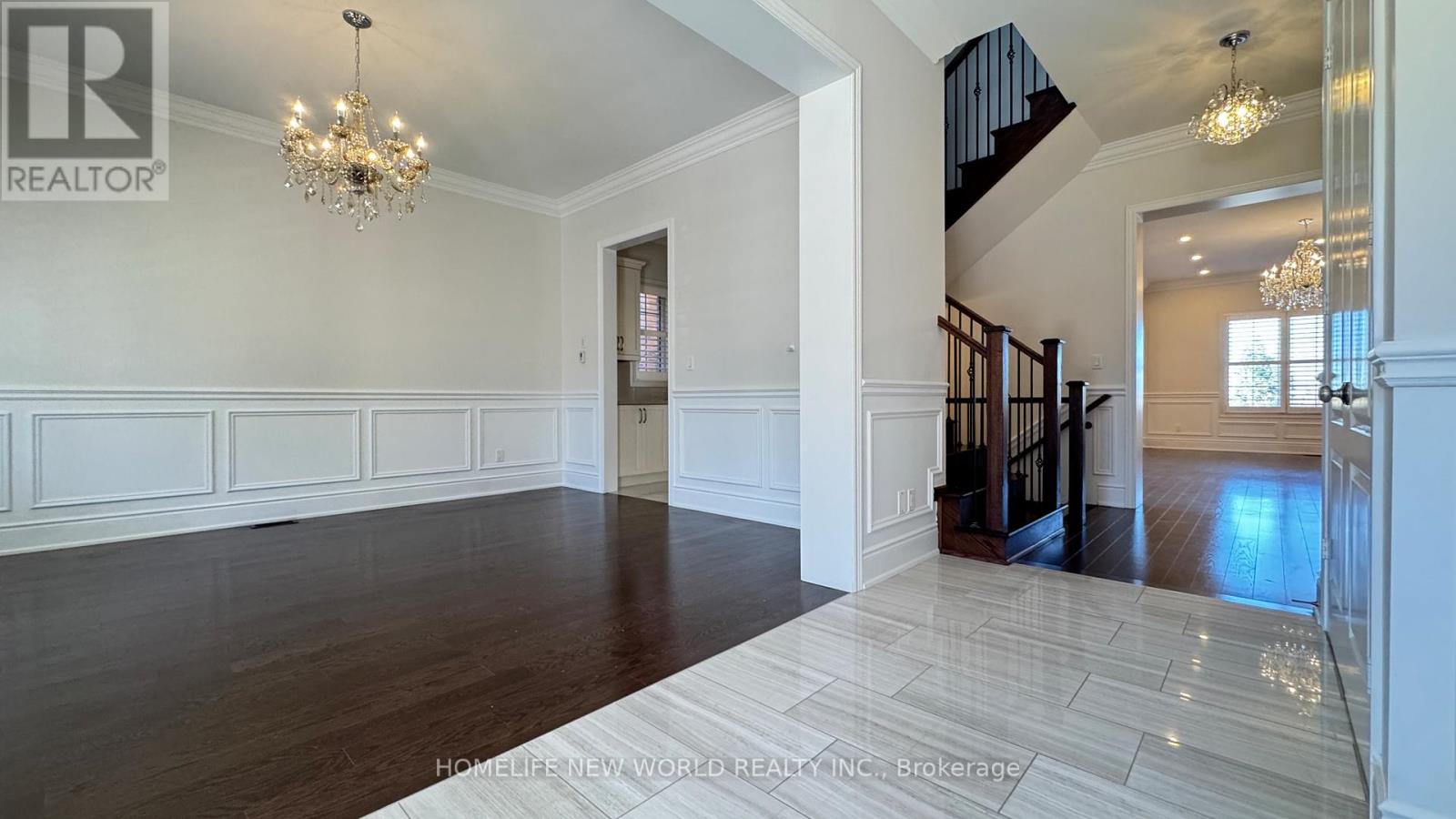 10 Ken Sinclair Crescent, Aurora, Ontario  L4G 3J1 - Photo 2 - N12458230